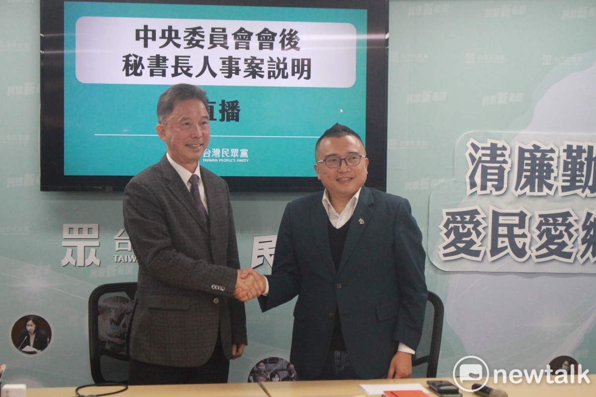 民眾黨秘書長周台竹（左）將卸任，新任黨秘書長由周榆修（右）接任。 圖：周煊惠 / 攝