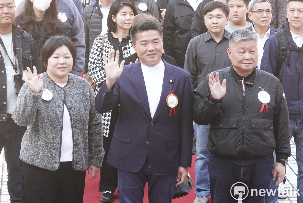 國民黨立委顏寬恒（圖中）一審依貪汙罪及偽造文書罪遭判刑。 圖：張良一／攝（資料照）