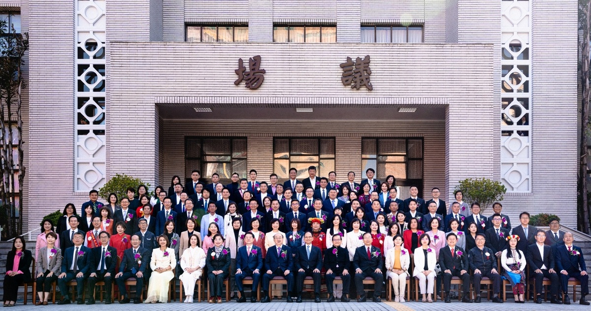 立法院第十一屆新任立委大合照。 圖：擷自陳建仁臉書粉專