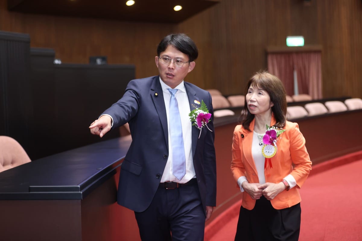 黃國昌和陳昭姿。 圖：立法院記者聯誼會提供。