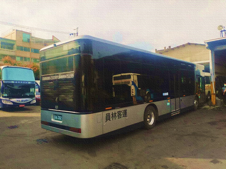 彰化老夫婦過斑馬線遭公車撞擊釀1死1重傷。圖為員林客運公車示意照片，非肇事公車。 圖：翻攝員林客運臉書