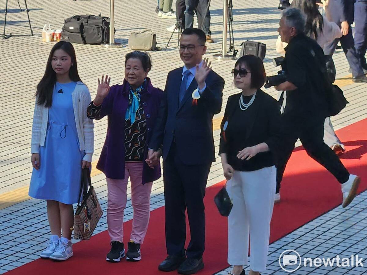 國民黨立委羅智強昨宣誓就職立委第一天，就提案修法。 圖：黃建豪/攝