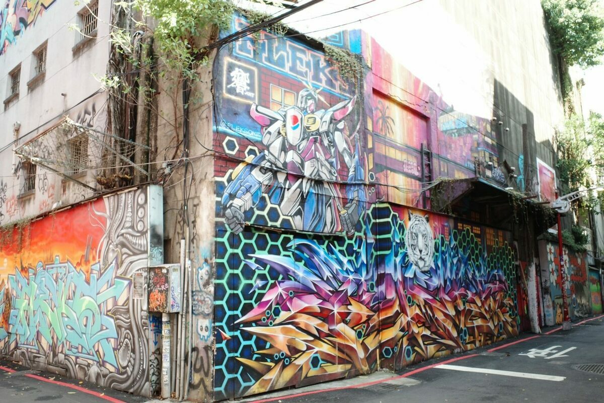鄰近西門展區和中華路展區的西門町商圈，有充滿街頭塗鴉的美國街，帶來不同於傳統燈節的視覺享受。 圖：台北市政府觀光傳播局／提供