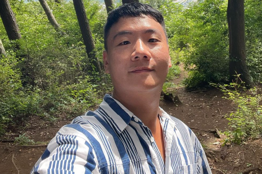 阿翰30歲曬「童年慶生照」！網認錯壽星：哪個是你？