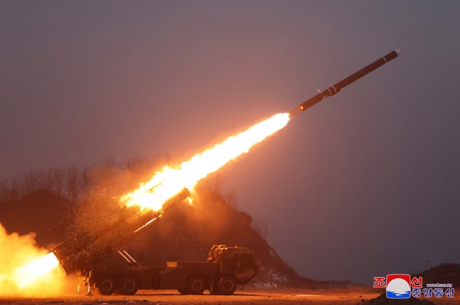 南韓媒體報導，2日北韓再向朝鮮半島西部海域發射多枚巡弋飛彈。圖為1月30日北韓官媒《朝中社》公布試射「箭矢-2」照片。 圖：翻攝朝中社(資料照片)