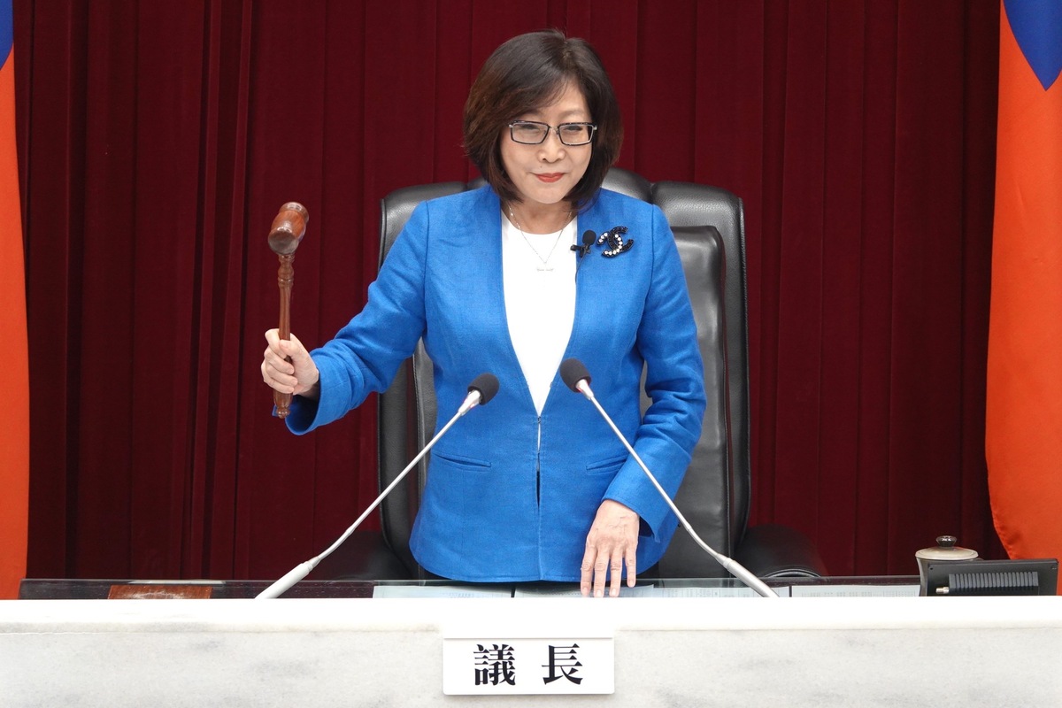 康裕成落槌宣布本會期臨時閉幕。 圖：高雄市議會/提供