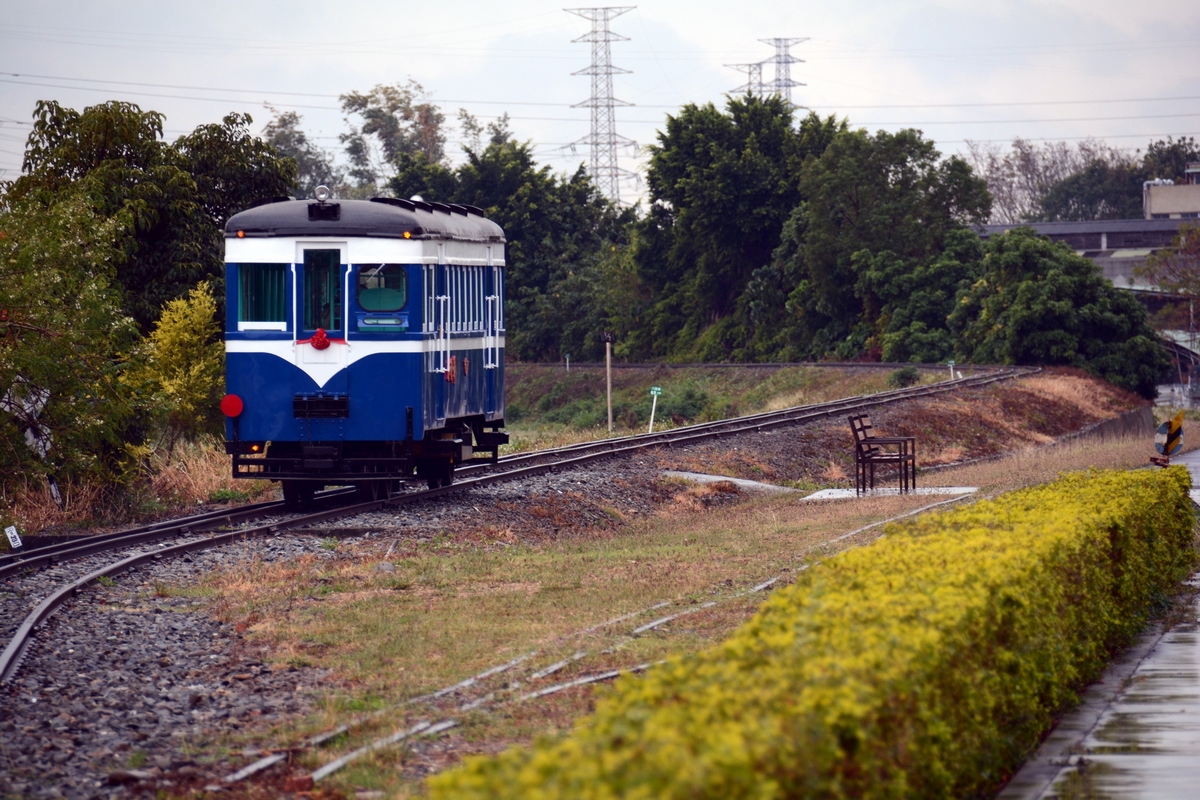 勝利號自中興站出發，沿途行經急水溪橋、果毅後旗站等，至終點站可前往參觀吳晉准音樂紀念館。 圖：台灣糖業公司／提供