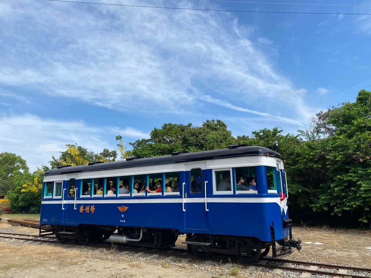 首次裝上引擎的勝利號將於通車當天上午9時發出首班車，從中興站至火燒店站提供載客服務。 圖：台灣糖業公司／提供