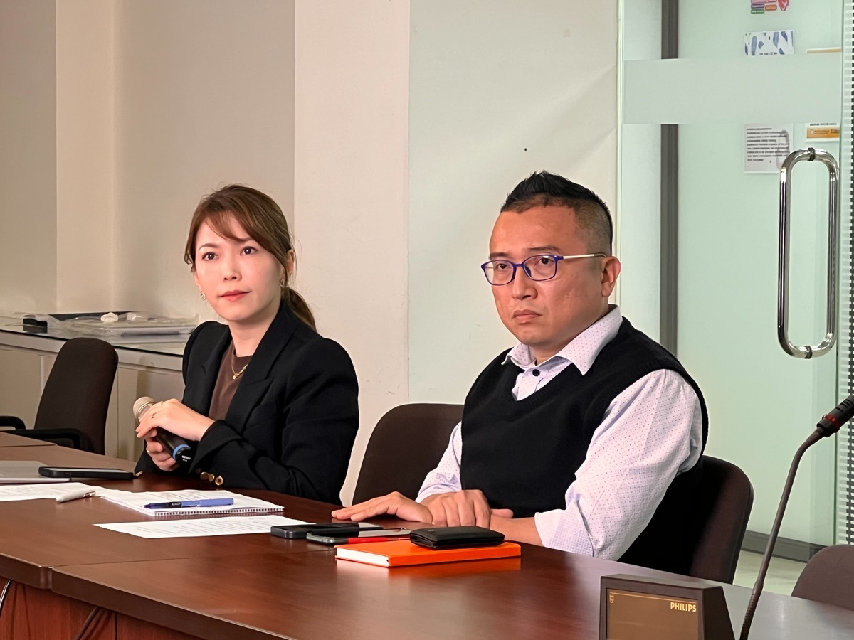 民眾黨秘書長周榆修（右）、柯辦發言人陳智菡（左）。 圖：民眾黨 / 提供