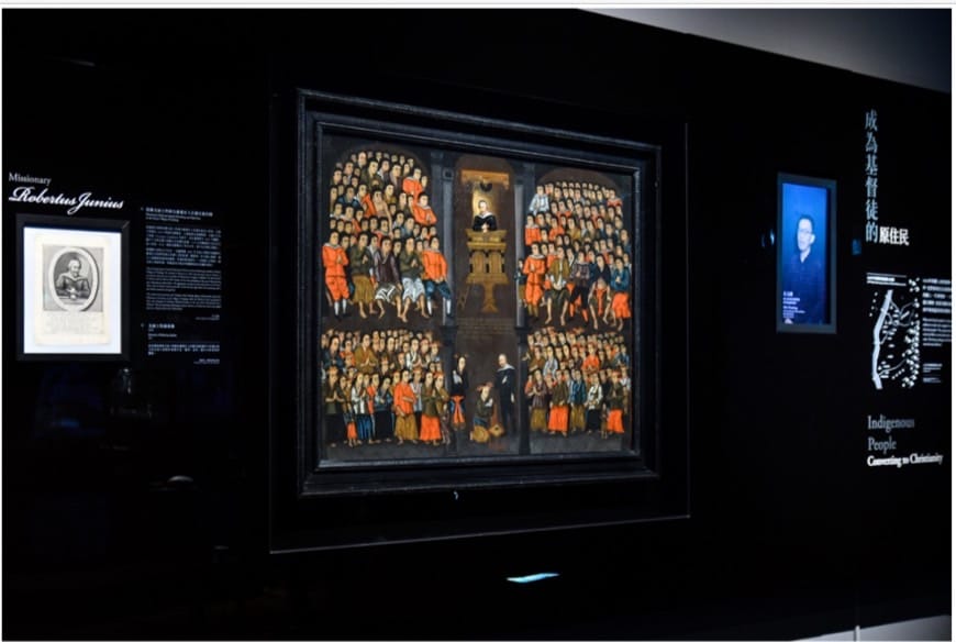 臺史博「跨 ‧1624 ：世界島臺灣」特展全球首次公開展示，世界唯一寫實描繪17世紀西拉雅人形貌細節的西方早期油畫「尤紐士牧師為蕭壠社人宣講及施洗圖」。 圖：文化部提供