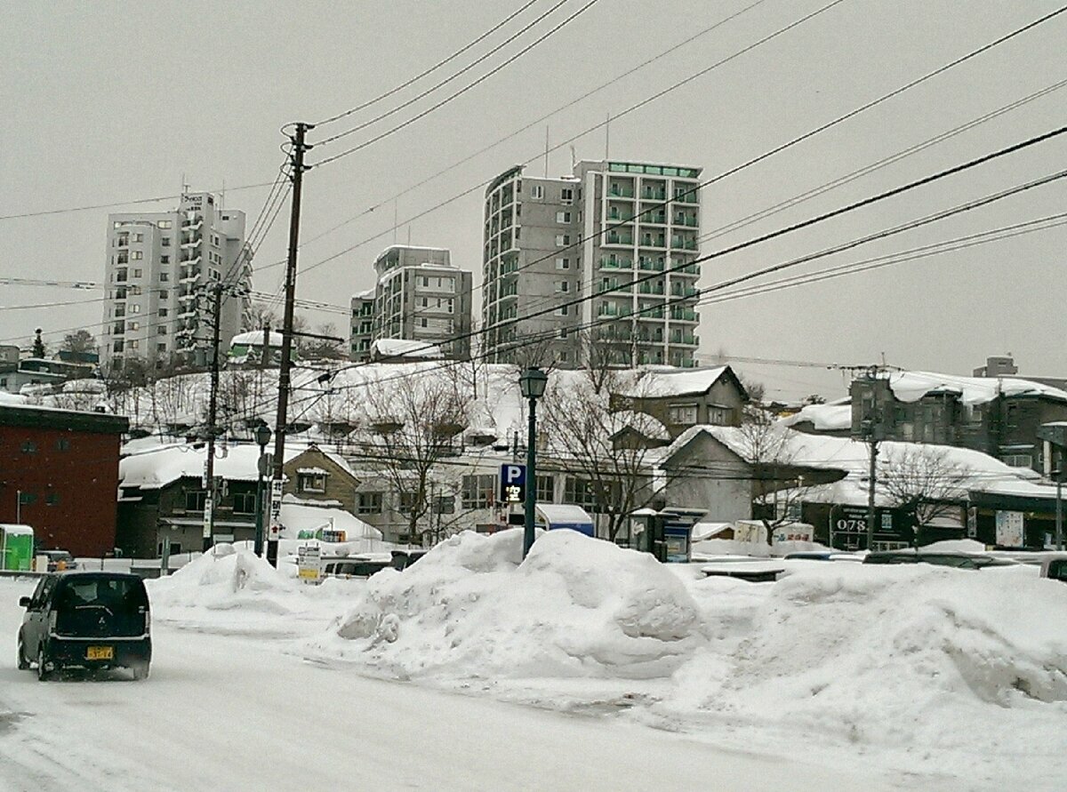 日本下雪。 圖：翻攝自X帳號@ehzezo