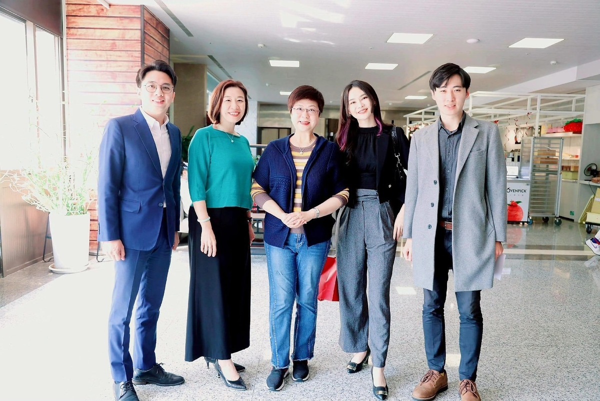 前立法委員林靜儀（左二）、賴品妤（右二）等人，都到場分享從政經驗。 圖：林志潔辦公室提供