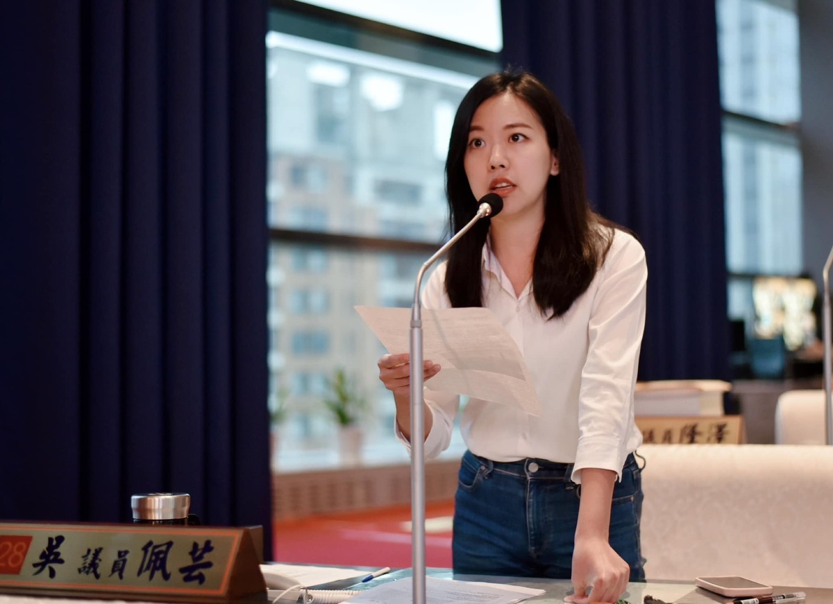 台中市時代力量美女議員吳佩芸，今晚在臉書宣佈退黨。 圖：翻攝自吳佩芸臉書