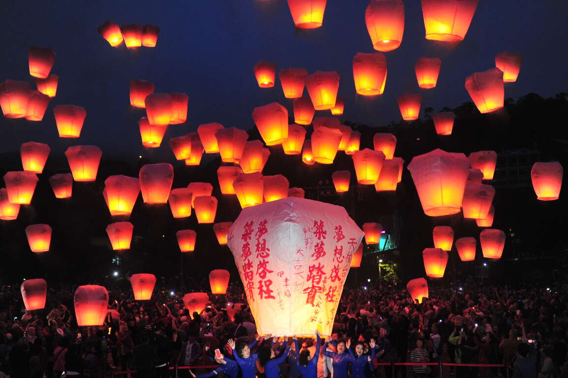「2024新北市平溪天燈節」將於2月17日和2月24日展開，台鐵公司將於活動舉辦當日調整列車時刻，方便民眾搭乘利用。(資料照) 圖：取自新北市觀光旅遊網