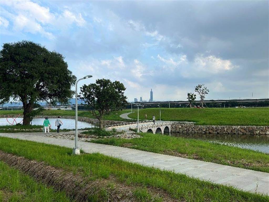 台北市水利處今(5)日提醒，台北市河濱公園已全面禁止燃炮與放煙火，最高可罰6000元，請民眾遵守規定。 圖：台北市政府／提供