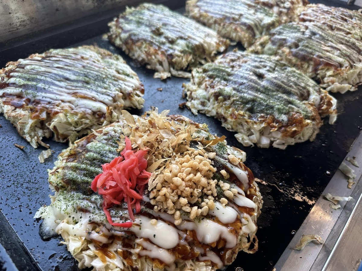 橘子嘉年華夜嗨祭－屋台夜市集結IG美食滿足粉絲味蕾_綺楽燒の炒麵老闆 圖：遊戲橘子/提供