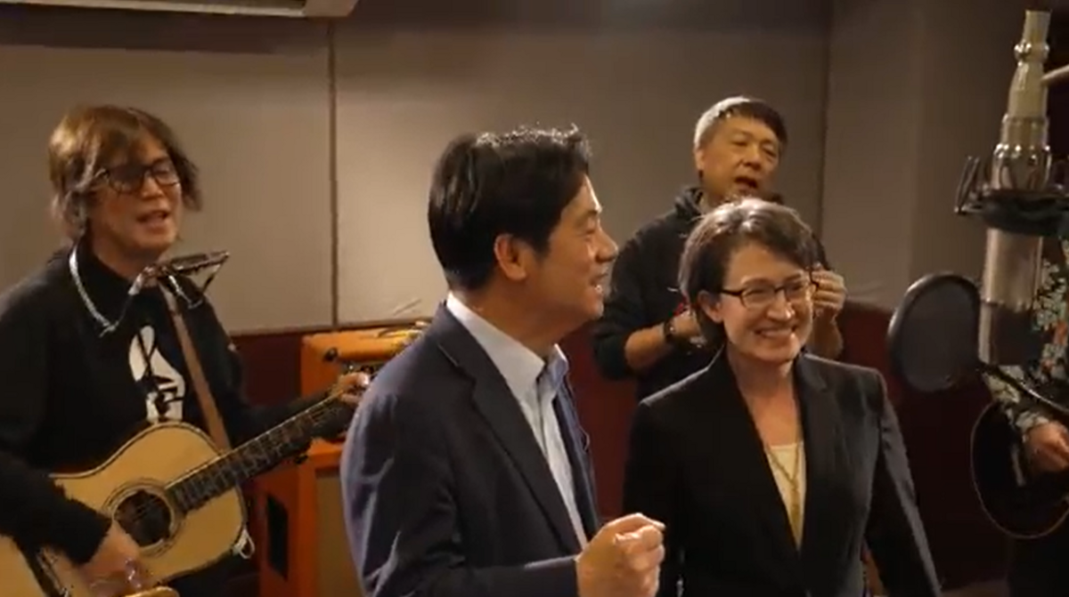 賴清德、蕭美琴與董事長樂團合體飆歌。 圖：民進黨/提供