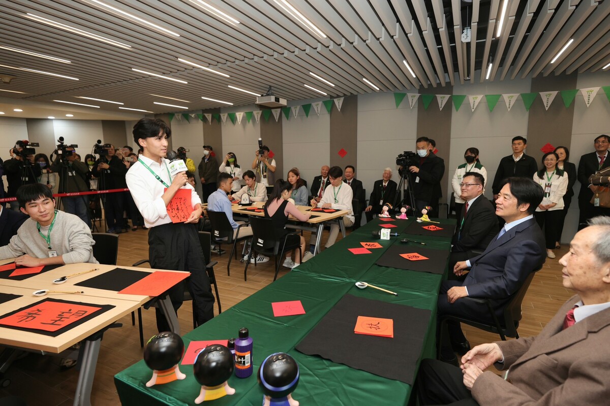 賴清德與家扶在台海外大學生交流。 圖：總統府提供