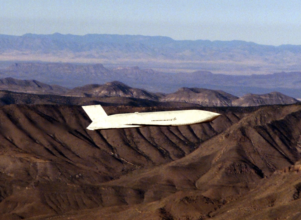 烏克蘭F-16可能配備射程300至500Km「AGM-158」空射導彈。圖為AGM-158。 圖 : 翻攝自維基百科