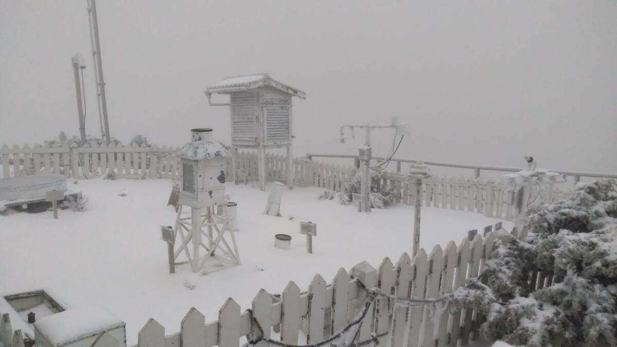 玉山零下1.8度，從昨晚就開始下雪，已積雪5公分。 圖：中央氣象署／提供