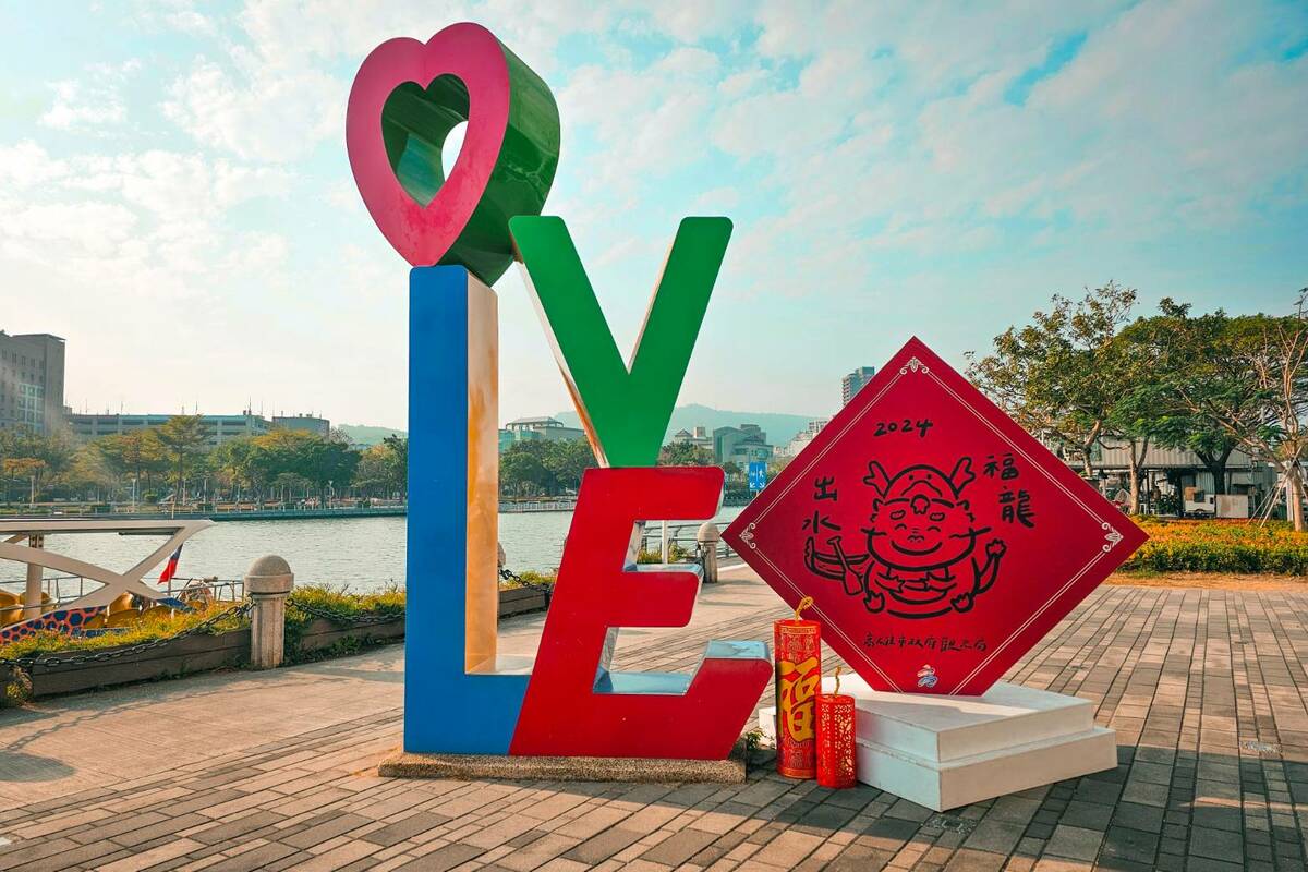 愛河大春聯佈置。 圖：高雄市觀光局/提供