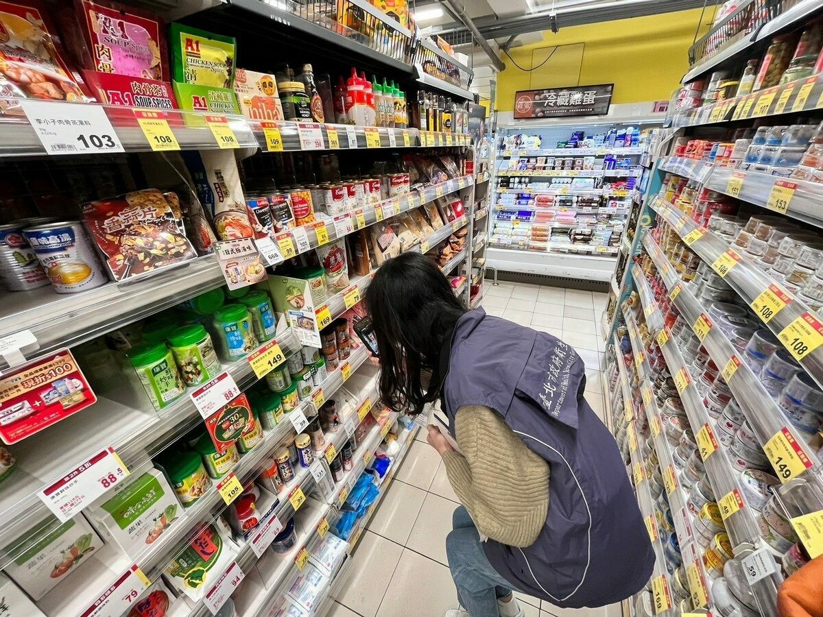 雲林縣一間工廠的辣椒粉查出含有致癌色素，各縣市都緊急稽查下架。 圖：台北市衛生局／提供