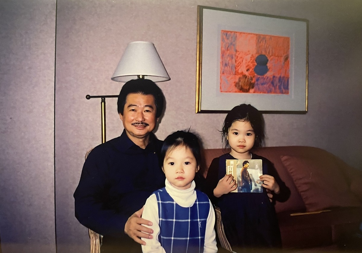 施明德與女兒們的合照。 圖：翻攝自施明德 Facebook