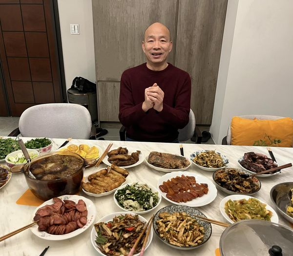 韓國瑜曬出自家年夜飯菜色。 圖：翻攝韓國瑜臉書