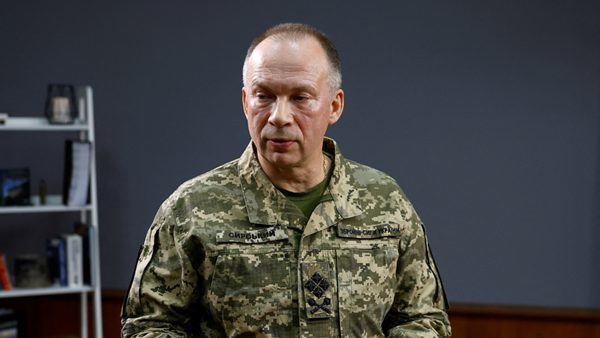 烏克蘭總統澤連斯基發佈晚間視訊講話，宣佈烏克蘭陸軍司令瑟爾斯基被任命為烏武裝部隊總司令，取代前總司令扎盧日內。 圖 : 翻攝自環球網