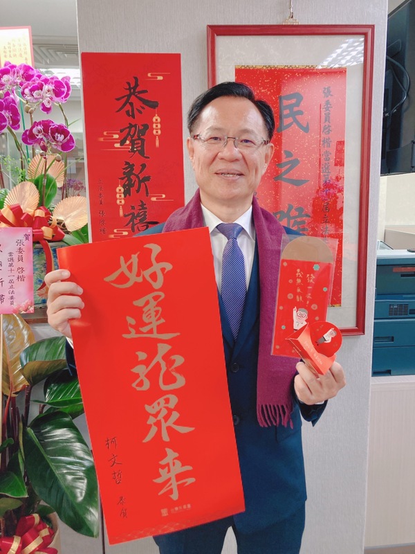 民眾黨立委張啟楷接任嘉義黨部主委後，未來 2026 到底選嘉義縣長或市長在政壇引起熱議。 圖 : 翻攝自張啟楷臉書