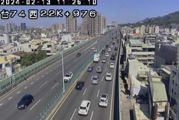 公路局預估今日台64線中和、台74線快官、台18線中埔、台86線仁德、台86線關廟、台88線鳳山至五甲等與國道銜接路段有塞車的情形，提醒用路人注意。 圖：翻攝自公路局官網