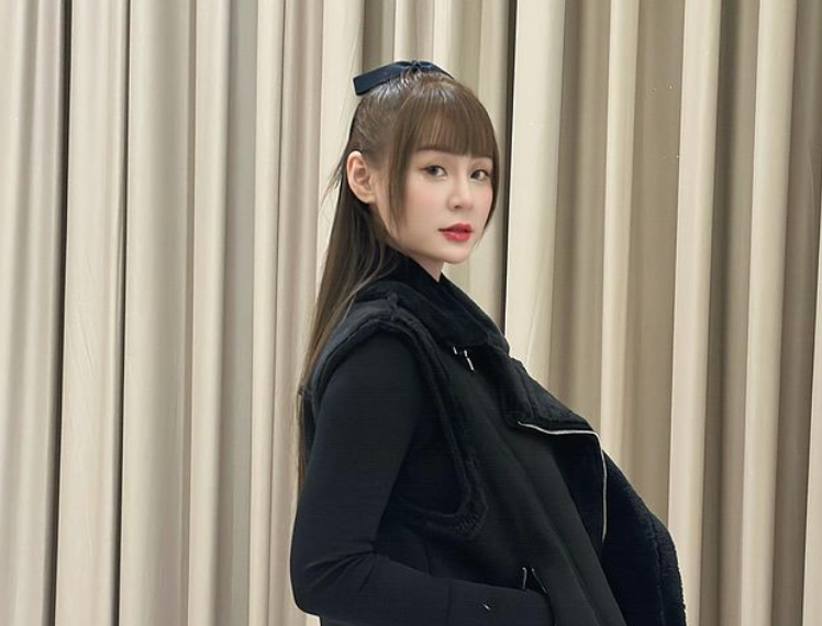 短今擁有精緻的甜美臉蛋及火辣姣好的身材，IG累積超過27萬追蹤。 圖：翻攝自短今IG