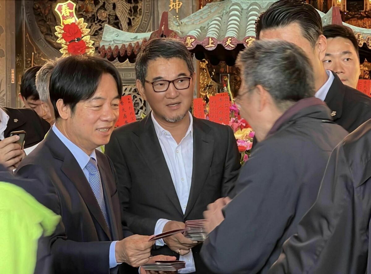 陪同參拜的立委劉建國指出，賴清德前來新興宮是為答謝神恩，且他競選時就曾經到訪，當選後的今天是第二次，他希望賴在就任後還能來第 3 次。 圖：取自劉建國臉書
