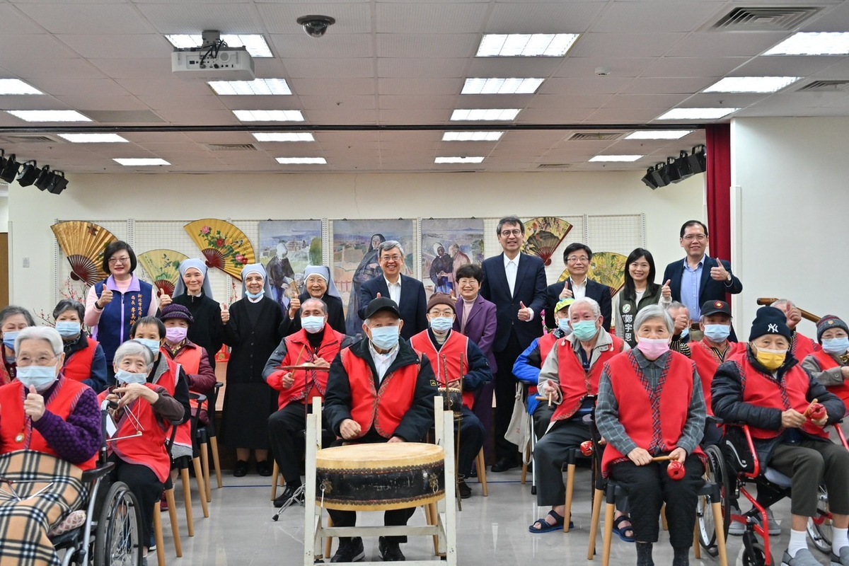 陳建仁今（13）日也親自參訪新北市私立台灣天主教安老院。 圖：行政院／提供