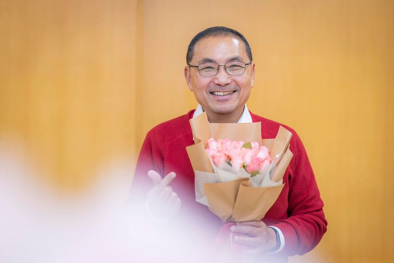 侯友宜在情人節對老婆大方示愛，「這輩子，我會甲你牽條條。」 圖：翻攝自 侯友宜 Facebook