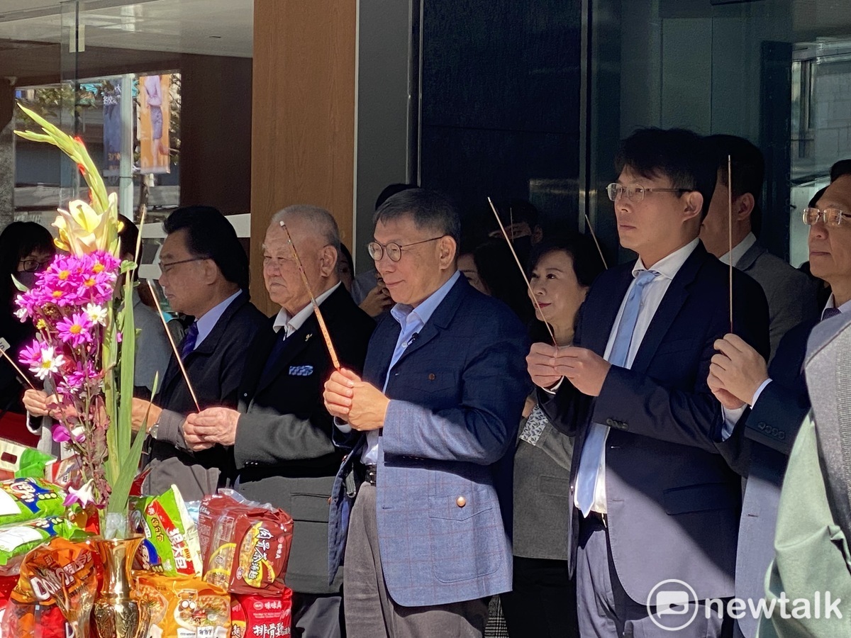 民眾黨主席柯文哲率領黨公職、黨籍立委新春團拜。 圖：周煊惠 / 攝