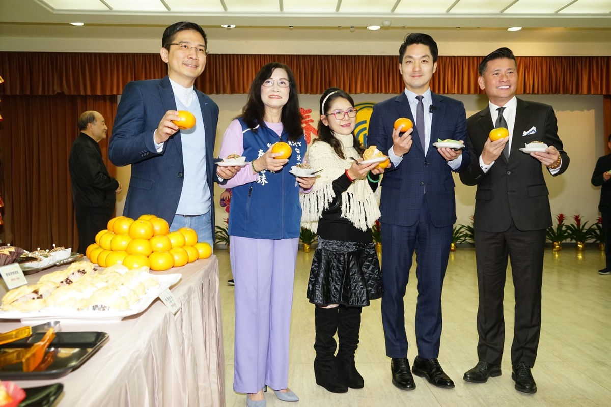 台北市長蔣萬安（右2）出席議會新春團拜。 圖：台北市政府 / 提供