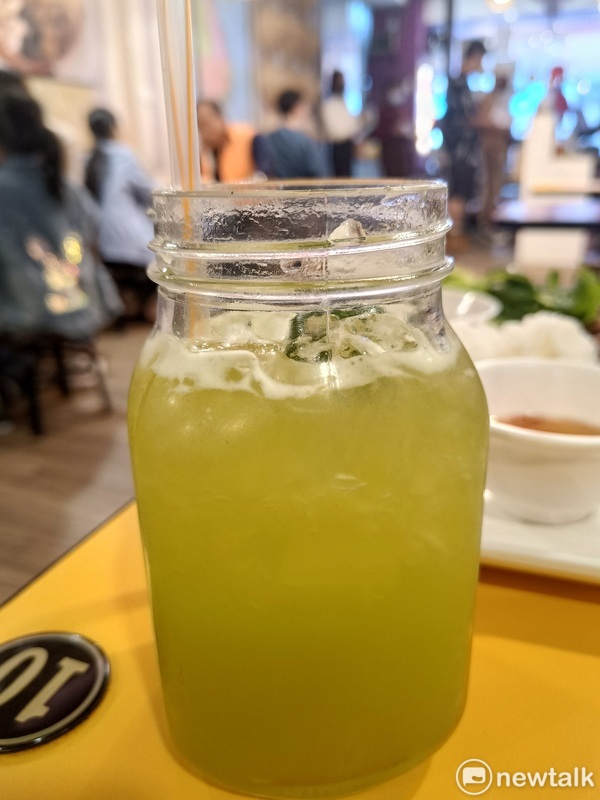 越南甘蔗汁。  唐復年/攝