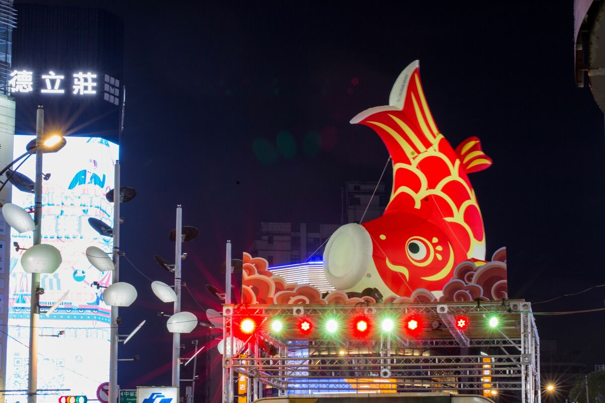 「魚躍西門」象徵年輕世代追逐夢想，不論未來多辛苦，也能突破層層障礙，披荊斬棘出人頭地，在各行各業裡成龍翱翔。 圖：台北市政府觀光傳播局／提供