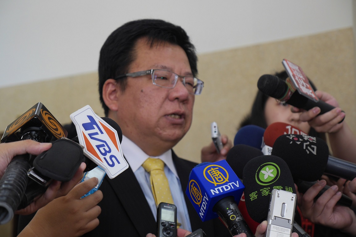 面對國民黨來勢洶洶以文攻方式拖延議事流程，民進黨團書記長李俊俋回應，「我們準備好了」。 圖：趙婉淳/攝