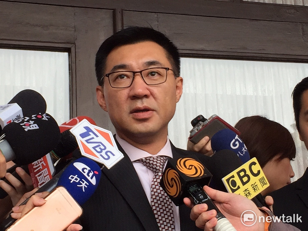 江啟臣也利用這兩天在華府停留機會，拜會美國行政、立法部門。他在會後接受訪問被問及美方關切的議題為何時表示，美方不會因為這次選舉改變對台態度，也充分尊重台灣民主。美方關心兩岸關係，對於中國方面對台灣未來可能採取的態度，選後是否會有不同，以及是否會持續前段時間對台的軍事、經貿壓力等，美方都表達關切。 圖：新頭殼資料照片