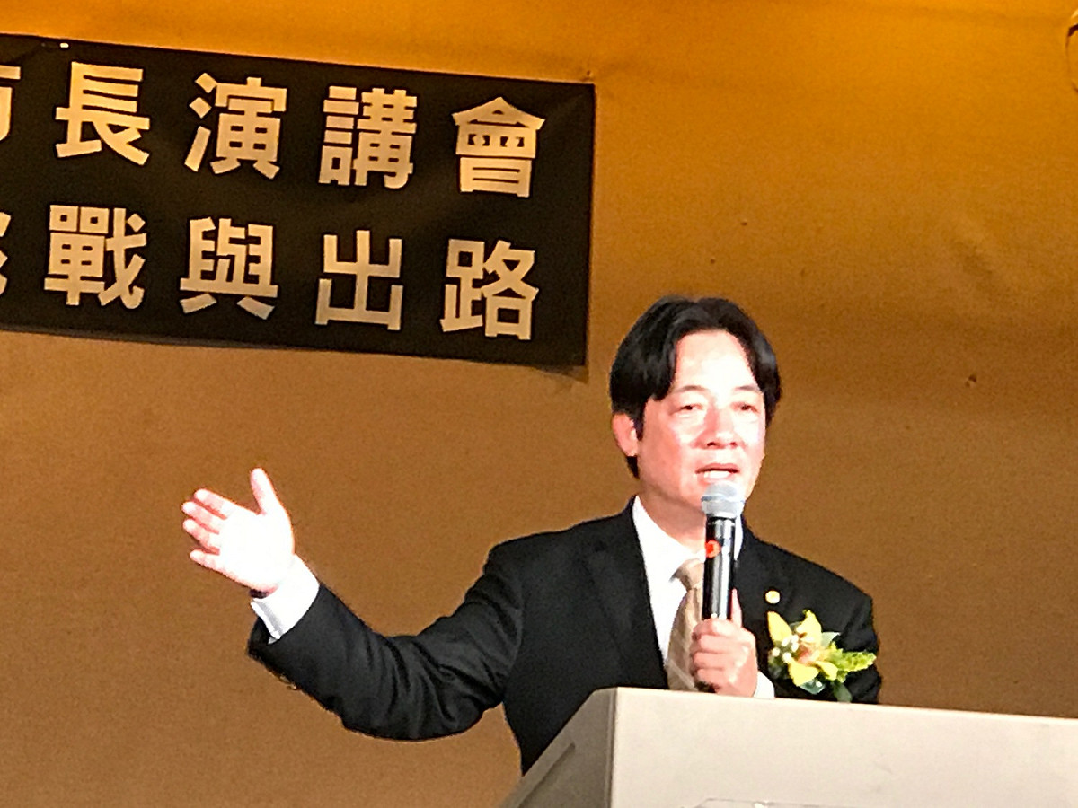 賴清德於演講會表示對蔡英文提出的新經濟表示支持與肯定。 圖: 台南市政府提供