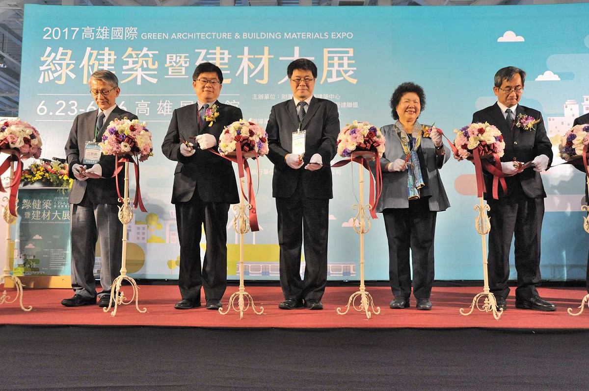 高雄市長陳菊今 (23) 日在國際綠健築暨建材大展中共同剪綵。 圖 : 高雄市政府/提供