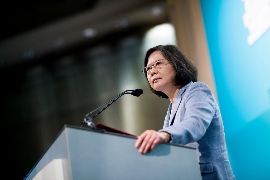 蔡英文表示，民主時代不應該有所謂的「官史」或「正史」。國史館的任務之一就是典藏總統與副總統的文物及各種公私史料。 圖：翻攝蔡英文臉書