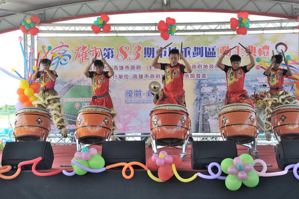 高雄市地重劃工程今(26)日動土，市長陳菊表示，能增加港區水岸開放空間，帶動周邊產業發展。  圖:高雄市政府/提供