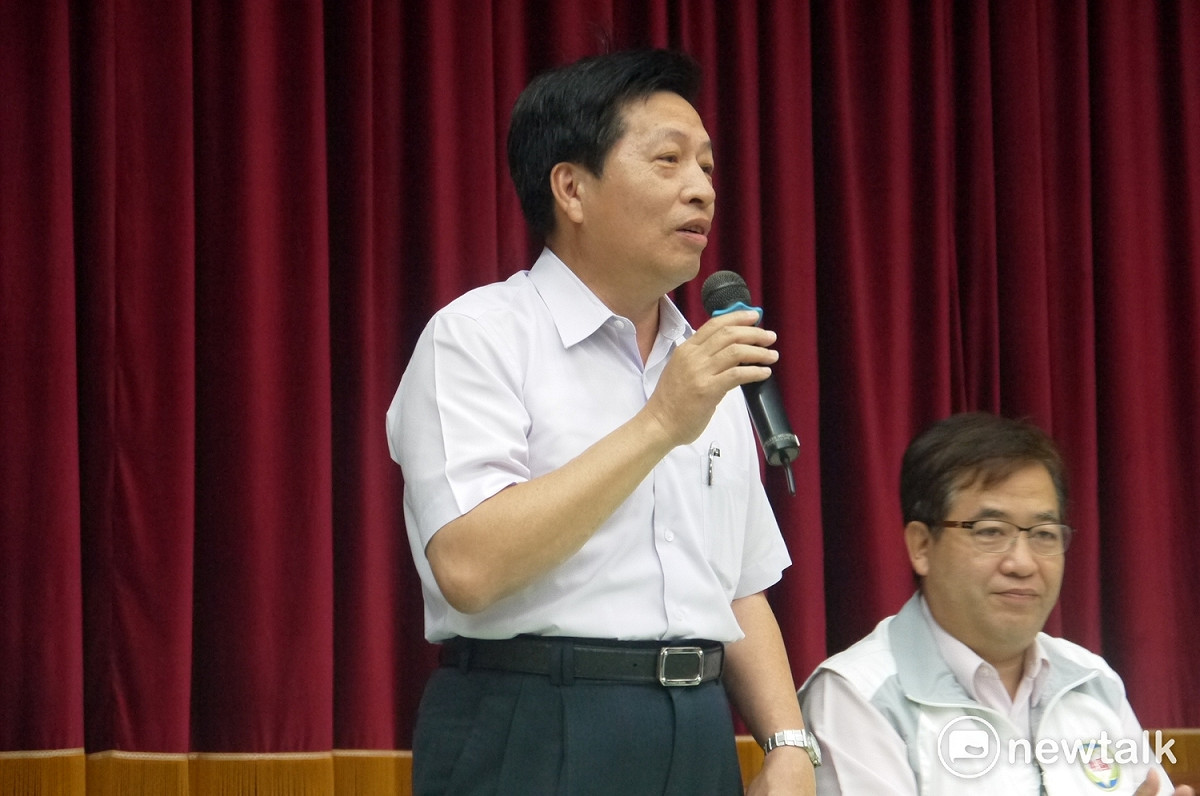 傳出桃園機場將調高權利金，立法院交通委員會委員、民進黨立委鄭寶清今（5）天受訪時表示，政府應參考世界各國的案例，兼顧經銷商的競爭力與政府的營收考量，推論出合理的權利金金額。 圖：鍾孟軒/攝