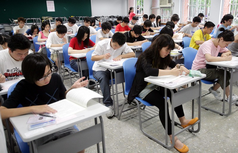 大學入學管道之一「繁星」今 (14) 日放榜囉！根據大學甄選入學委員會統計，本次繁星推薦共1萬6993個招生名額中，錄取了1萬4859名學生，錄取率達61.87％，比去年稍降0.91％。 圖 : 新頭殼資料畫面