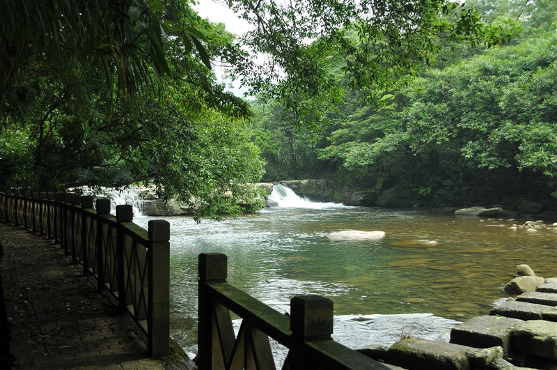 位於雙溪區的虎豹潭潭水清澈，適合全家一同前往 圖：新北市觀光旅遊網提供