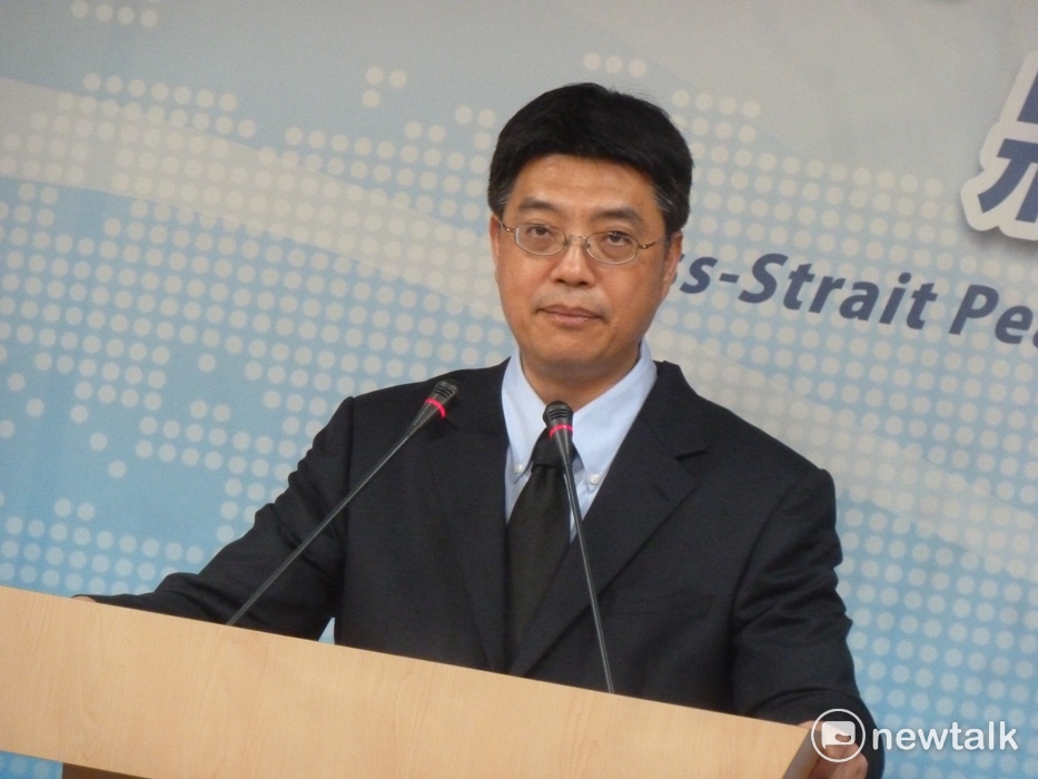 陸委會今（29）天公布的「香港移交20週年情勢研析報告」。圖為陸委會發言人邱垂正。 圖：新頭殼資料照片