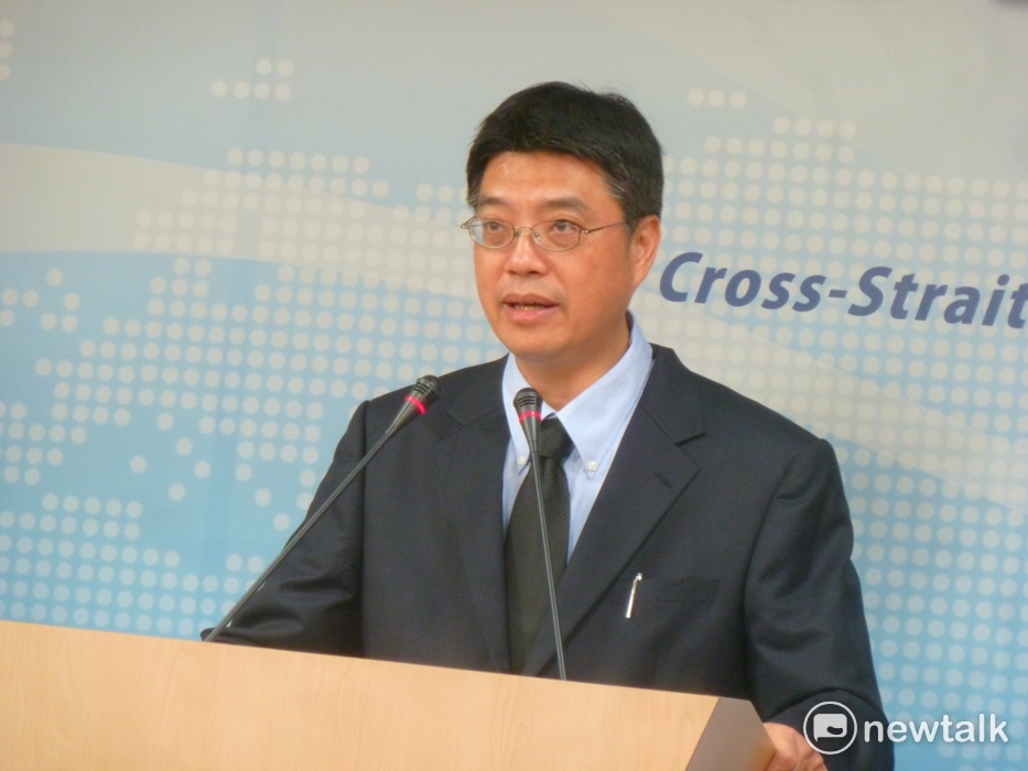 陸委會今晚表示，尊重與支持民航局暫不予核准部分陸籍春節加班機申請的專業處置，呼籲陸方應盡速溝通。圖為陸委會發言人邱垂正。 圖：新頭殼資料照片